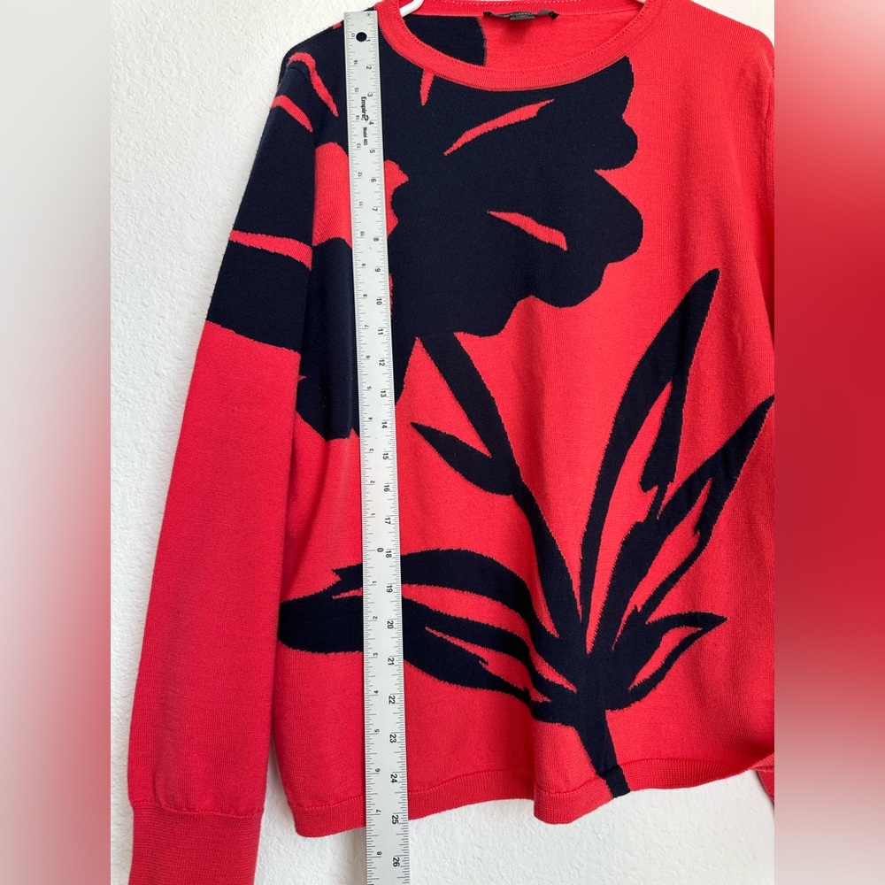 St. John Oversized Floral Intarsia Knit Wool Sweater In Apple Navy XL like NEW‎ - Picture 11 of 14